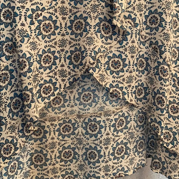 Ann Taylor Loft print blouse EUC - Picture 7 of 7